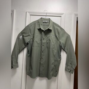 Men's Green Jacket , SolarShield technology provides UPF 50+ protectionUV rays